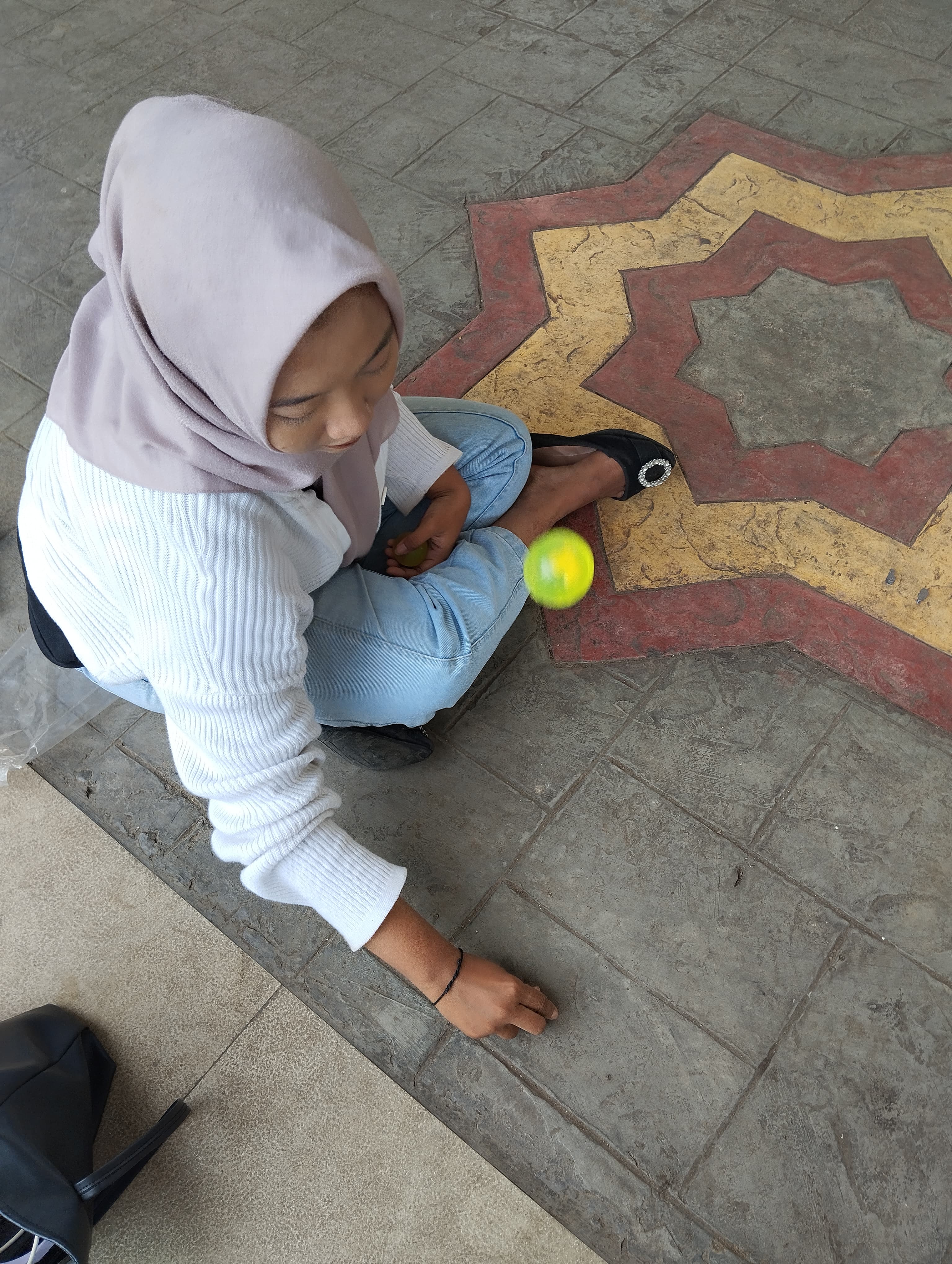 SERU: Dolanan Gresik yakni bekelan sering dimainkan oleh anak-anak.