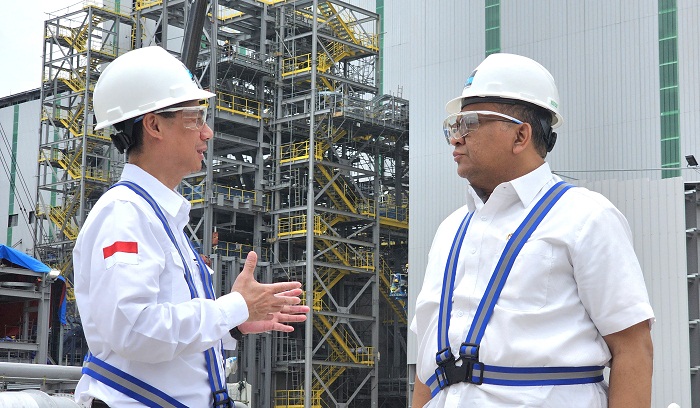 Wakil Menteri Ketenagakerjaan Afriansyah Noor didampingi Wakil Presiden Direktur PTFI Jenpino Ngabdi berdialog dengan perwakilan karyawan Smelter PTFI
