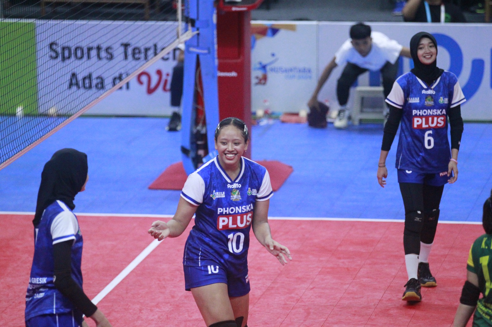 LOLOS : Para pemain tim putri bola voli Petrokimia pertama Lolos ke Grand Final di kejuaraan Kejuaraan Bolavoli Nusantara Cup 2024.