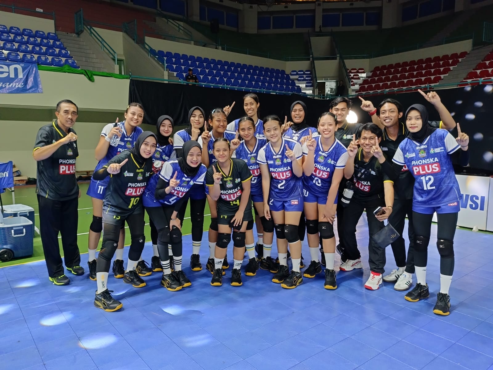 JUARA : Tim putri Petrokimia Volleyball Academy Gresik menjuarai Kejuaraan Bolavoli Nusantara Cup 2024 di GOR UNY Yogyakarta.