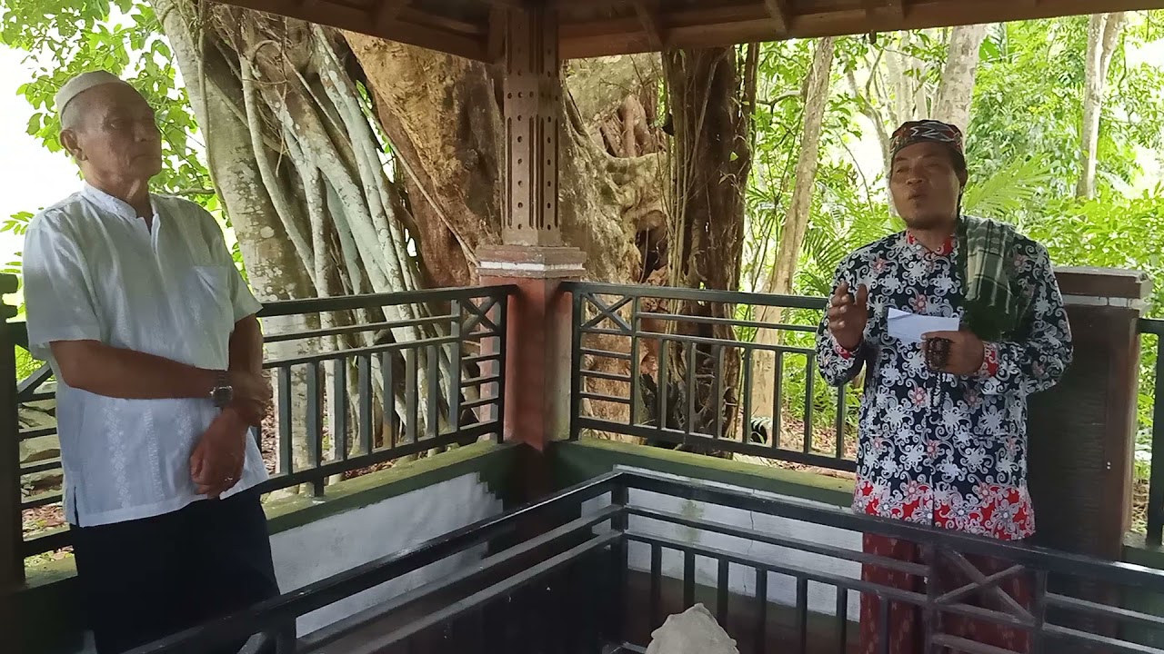 DOK/Pasca gempa kodnisi makam Sunan Bonang di Pulau Bawean masih aman dan tidak banyak keretakan.