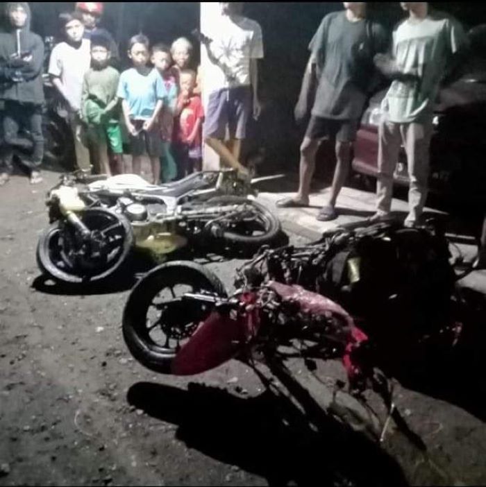 KECELAKAAN: Kondisi motor usai kecelakaan di Kedamean Gresik.
