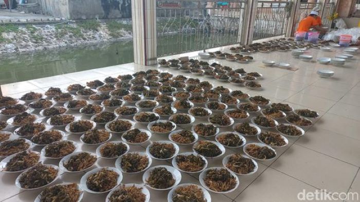 TRADISI GRESIK: Tradisi Sanggring kolak ayam digelar setiap malam 23 Ramadan di Gumeno Gresik.