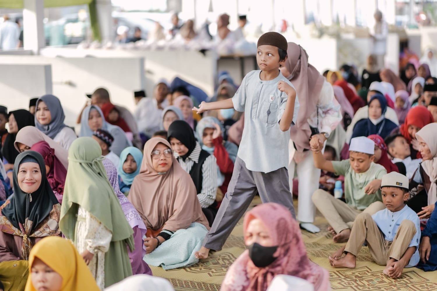 PERHATIAN: PT Freeport Indonesia memberikan bantaun kepada anak-anak disabilitas dama rangka HUT ke-57 di Gresik.
