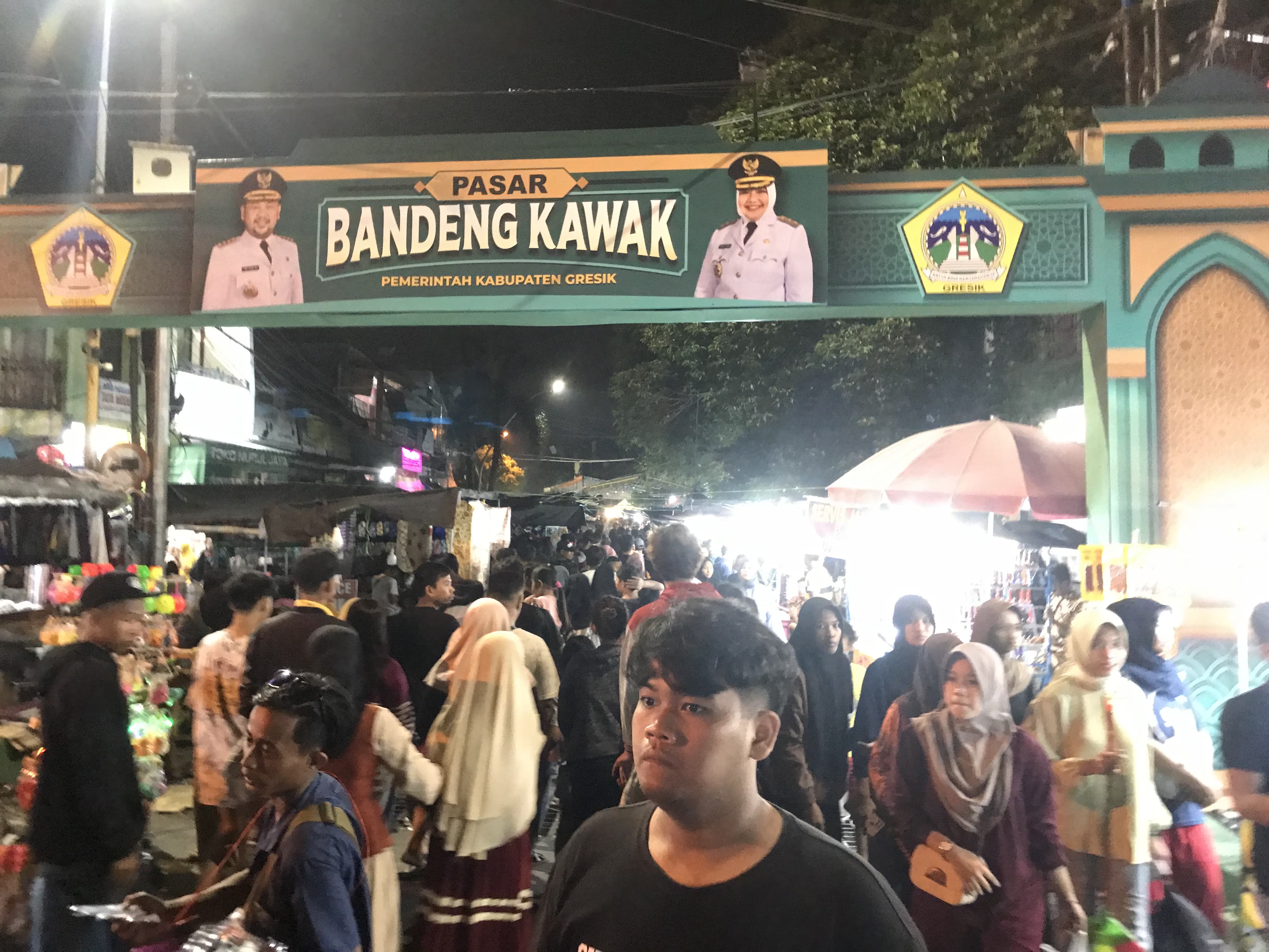 TUMPLEK BLEK: Pasar bandeng kawal 2024 digelar meriah di Gresik mulai 6 hingga 8 April 2024.