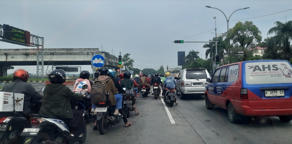 Kondisi lalu lintas di Gresik terlihat lancar memasuki H-2 lebaran 2024.