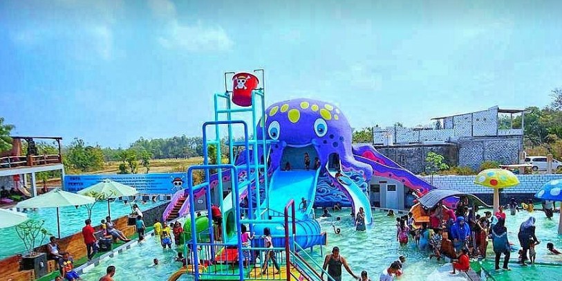 MENARIK: Penuh dengan hiburan, wisata bajak laut menjadi pilihan warga untuk mengisi waktu selama Lebaran 2024.