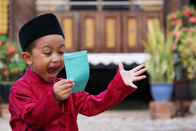 REZEKI NOMPLOK: Anak-anak menerima THR saat lebaran dan seringkali digunakan orang tuanya.