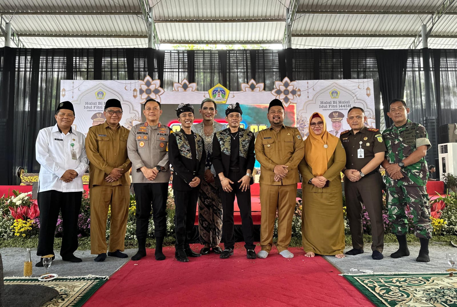 APRESIASI: Kapolres Gresik AKBP Aditya Panji Anom bersama jajaran Forkopimda saat penutupan Operasi Ketupat 2024.