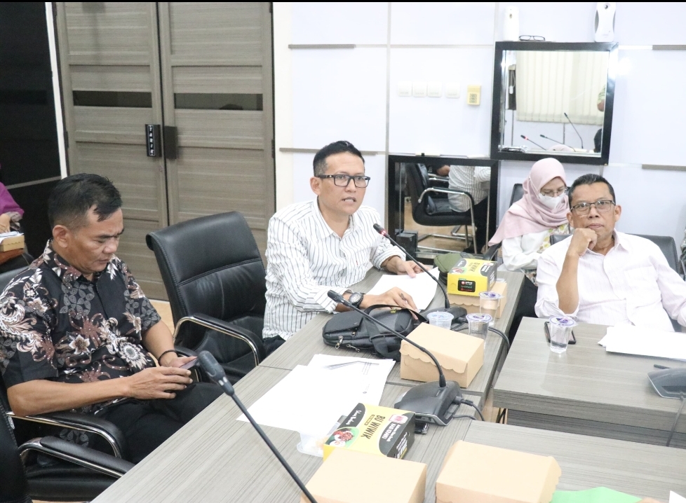 HEARING: Komisi III DPRD Gresik saat melakukan rapat bersama OPD terkait LKPj Bupati 2023.