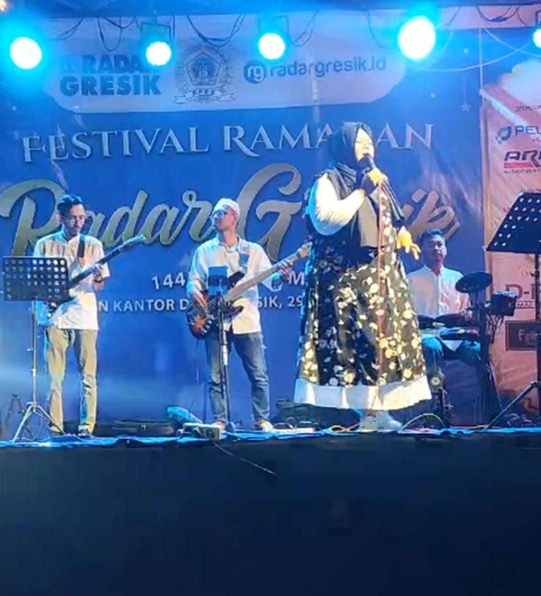 TAMPIL ISTIMEWA: Grup band Exigrace meramaikan Festival Ramadan Radar Gresik 2024 di Alun-alun Gresik, Maret 2024.