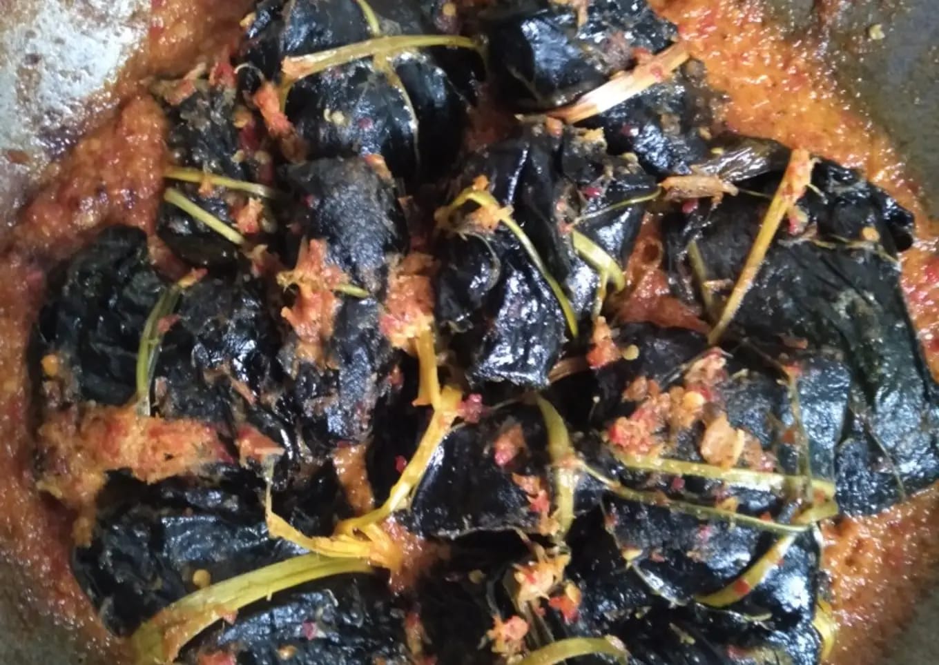 WARISAN BUDAYA : Buntil Patin Daun Mengkudu adalah warisan kuliner tradisional Gresik Selatan yang patut dilestarikan.