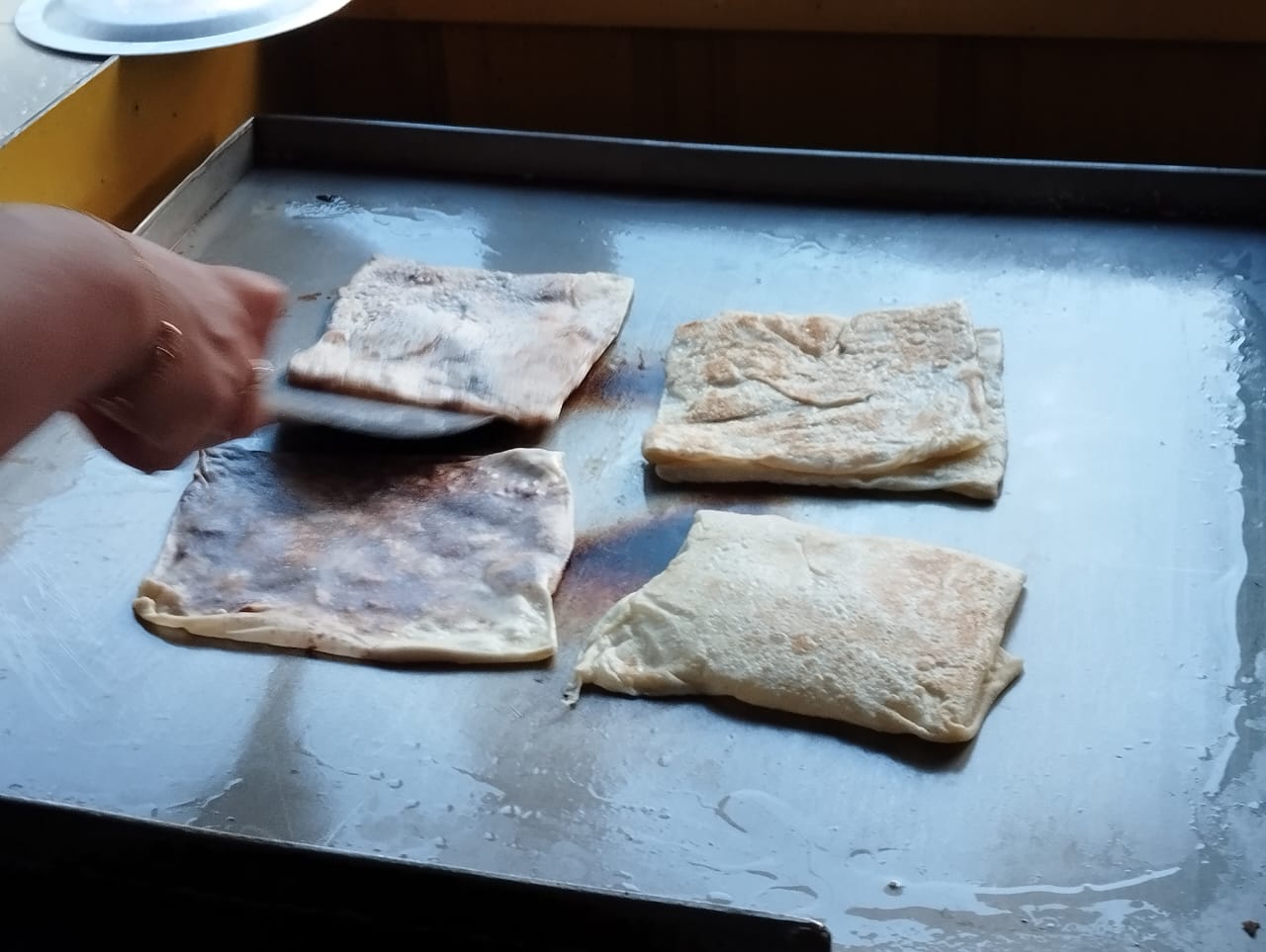 ROTI CANAI BAWEAN :Menikmati cita rasa Malaysia di Pulau Bawean