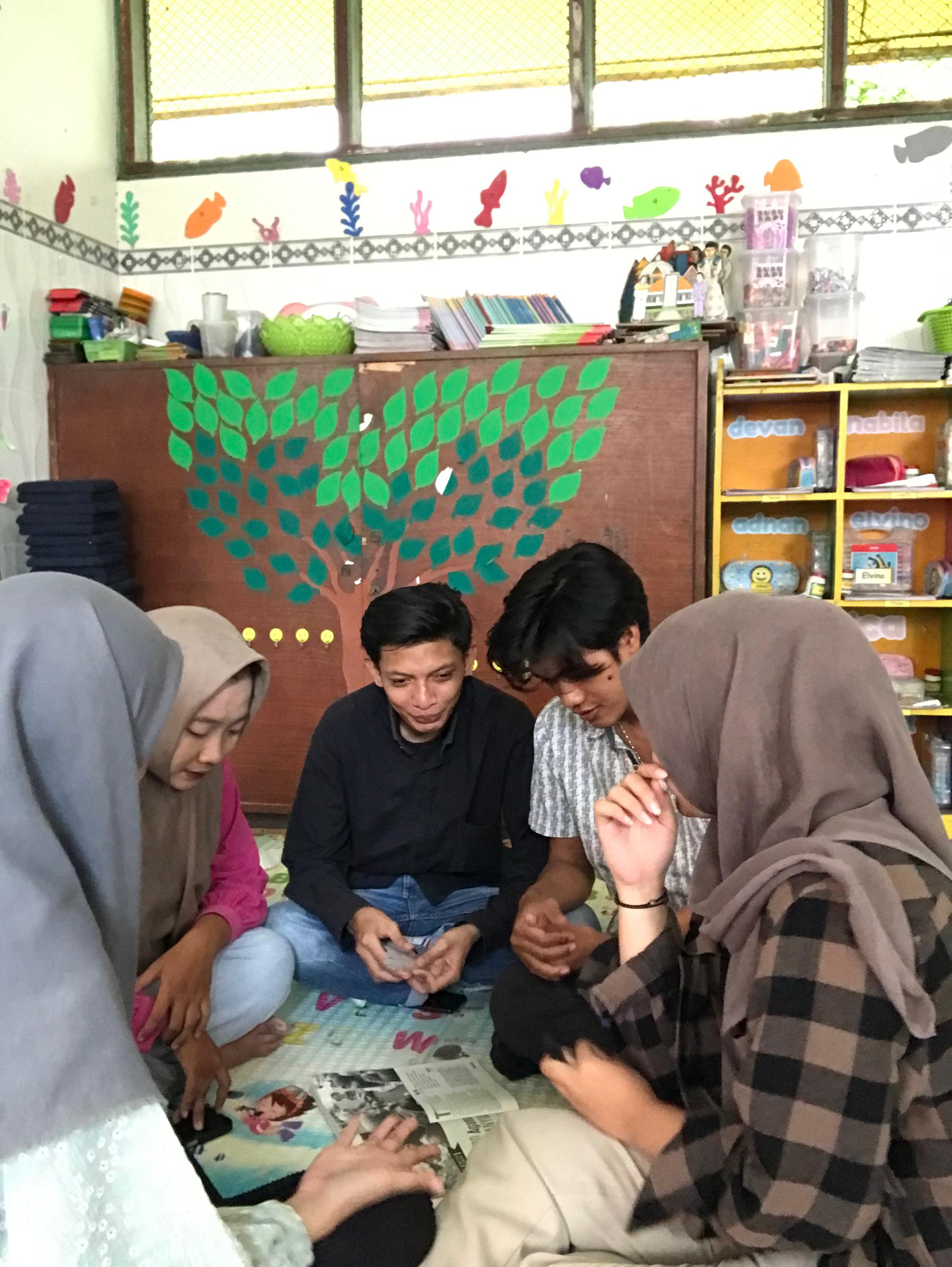 MAKNA FILOSOFIS : Lebih dari sekadar hiburan, tembang dolanan Sunan Giri mengandung makna filosofis dan nilai-nilai luhur. Setiap bait lagu memiliki pesan moral yang ingin disampaikan.