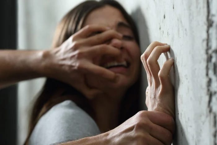 KEKERASAN SEKSUAL: Seorang gadis dirudapaksa oleh mantan pacarnya di Sangkapura