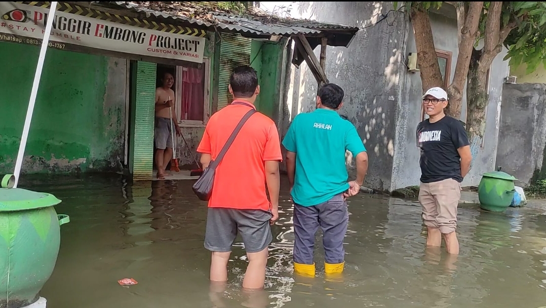 Abdullah Hamdi saat memantau banjir yang terjadi di wilayah Menganti beberapa bulan lalu.