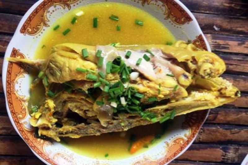Cita rasa sembilang kuah kuning mnejadi andalan kuliner pesisir gresik.