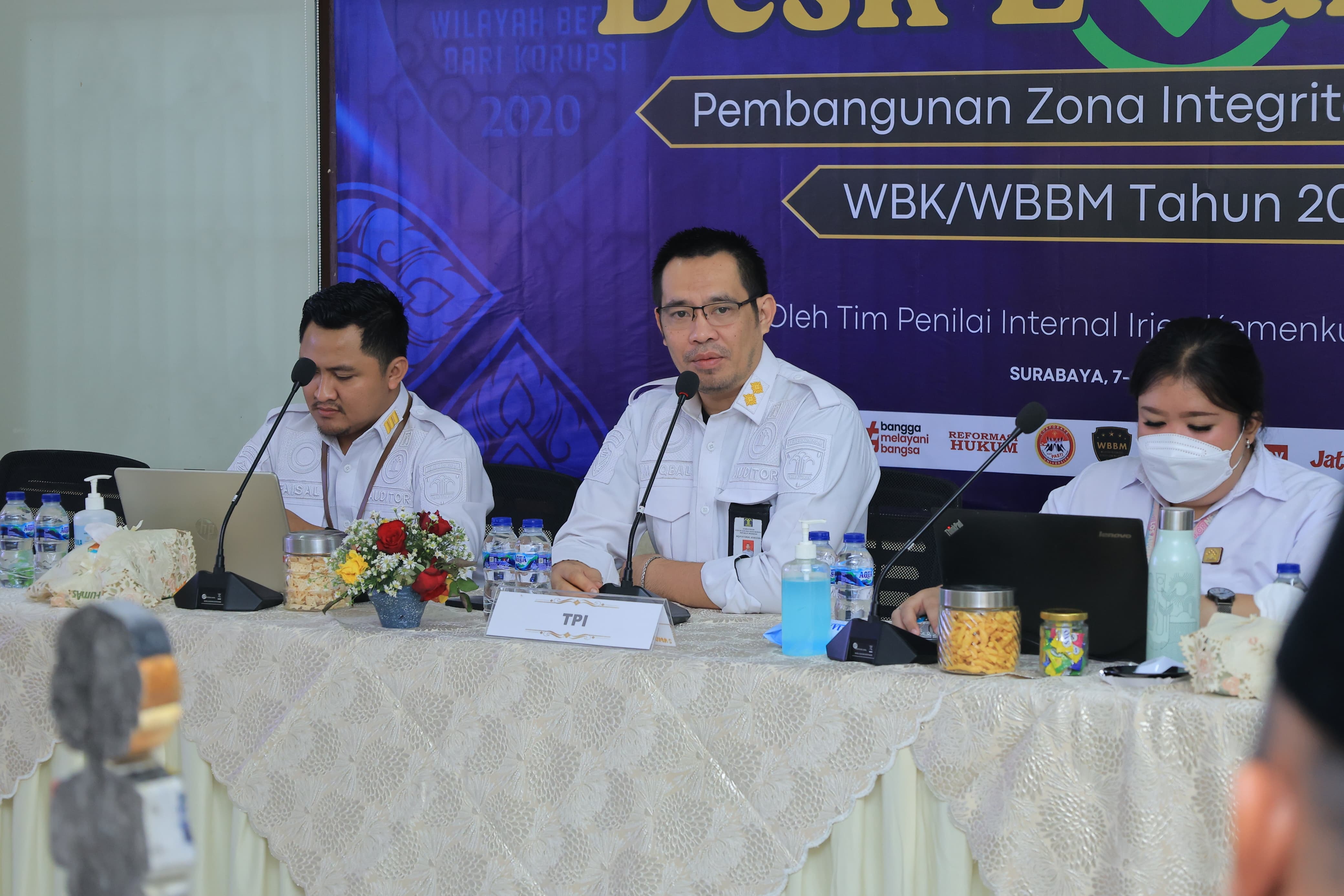 Tim penilai memberikan apresiasi atas Pembangunan Zona Integritas yang dilakukan oleh Rutan Kelas IIB Gresik.