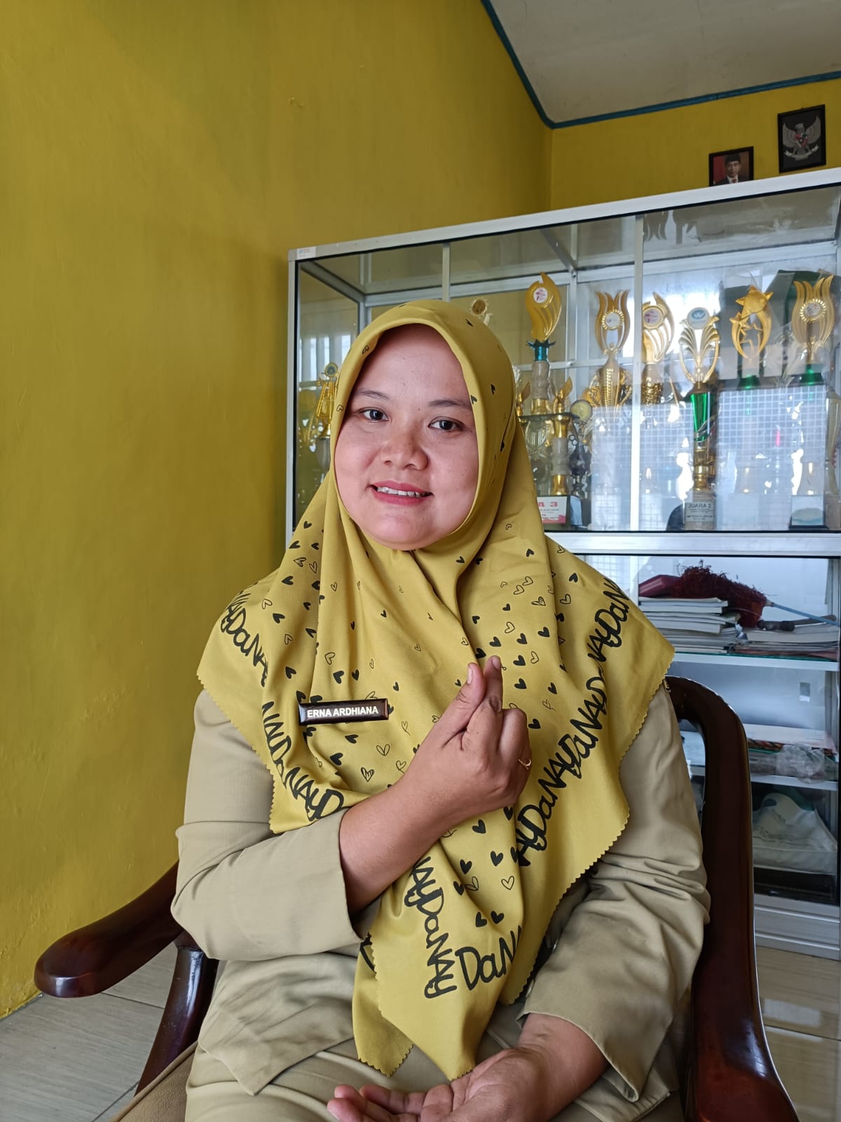 Erna Ardhiana, Guru UPT SDN 16 Gresik.