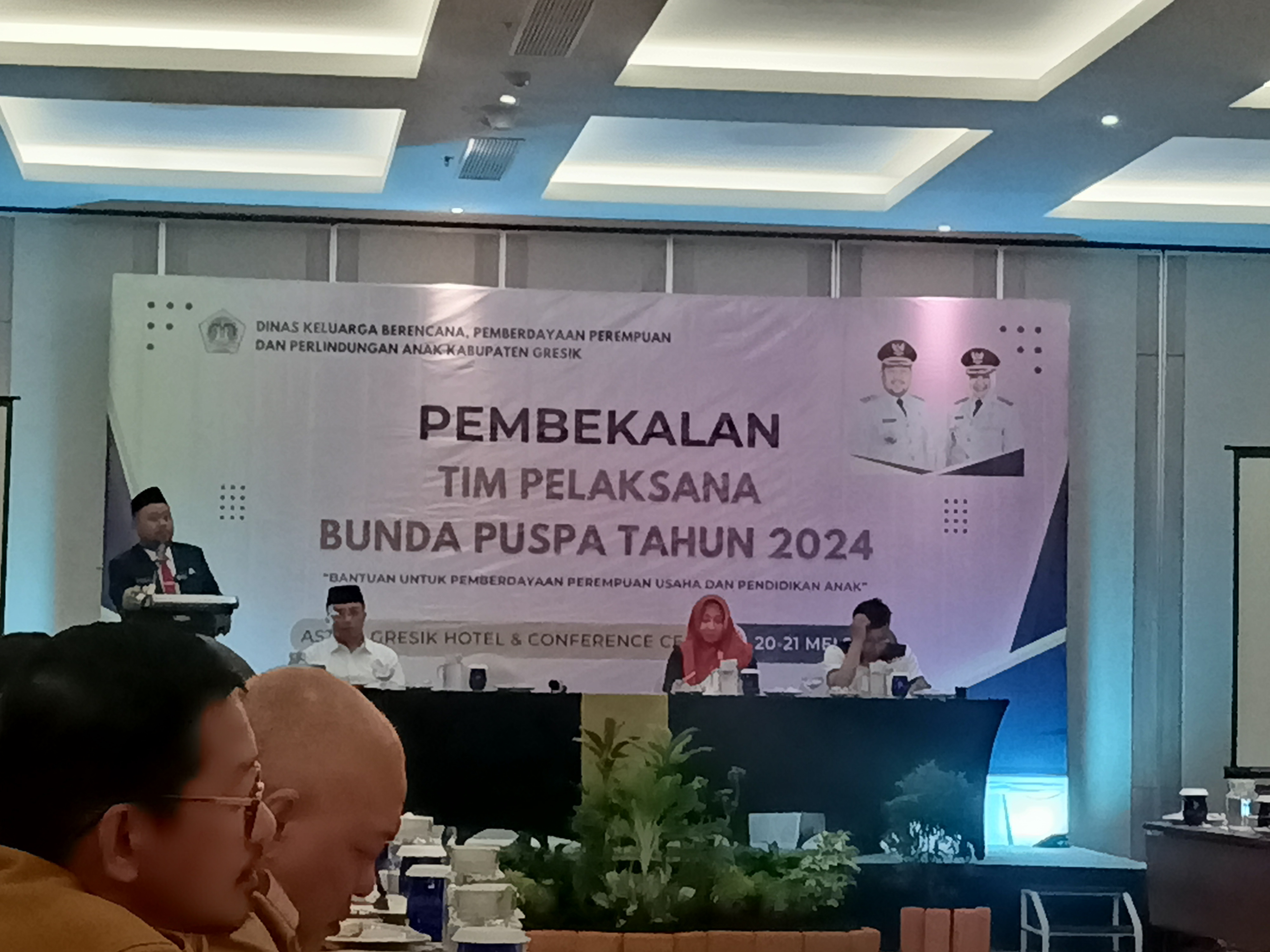 PEMBEKALAN: Bupati Gresik Fandi Akhmad Yani saat memberi sambutan dalam pembekalan Tim Pelaksana Bunda Puspa Tahun 2024 di Gresik.