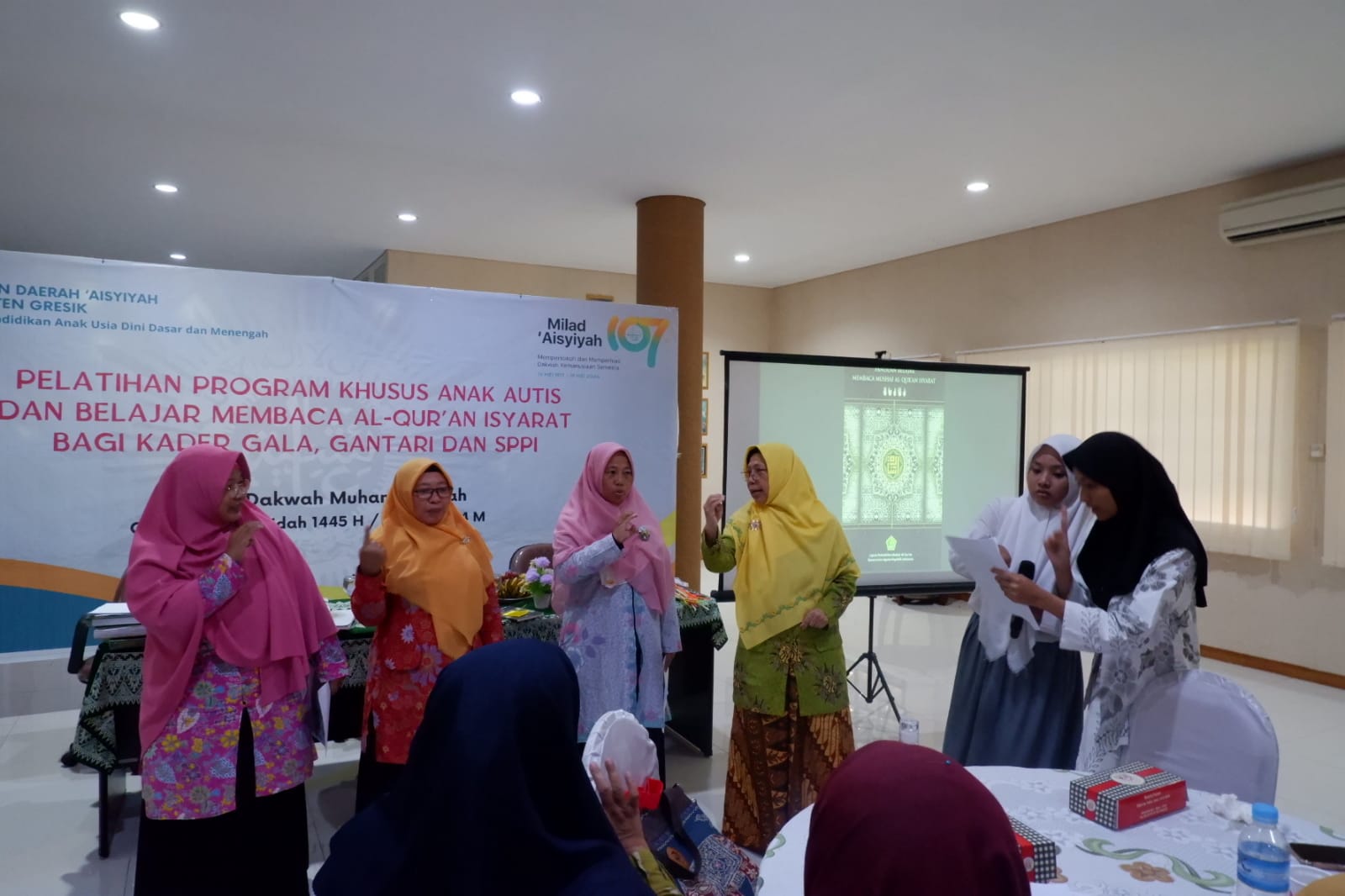 BELAJAR AL-QURAN ISYARAT : Belajar membaca Al-Qur