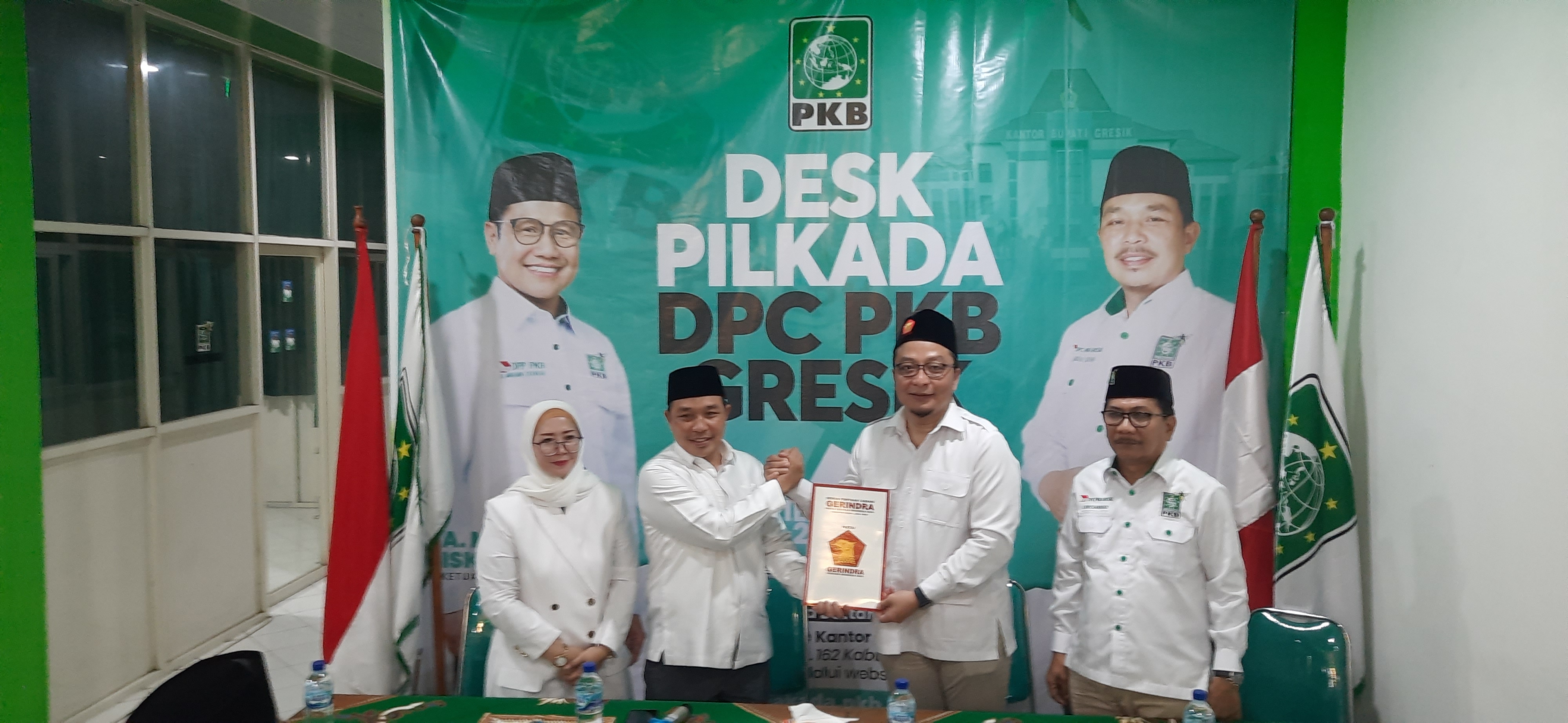Ketua DPC Gerindra Gresik dr Asluchul Alif saat mengembalikan formulir pendaftaran calon bupati ke DPC PKB beberapa waktu lalu.