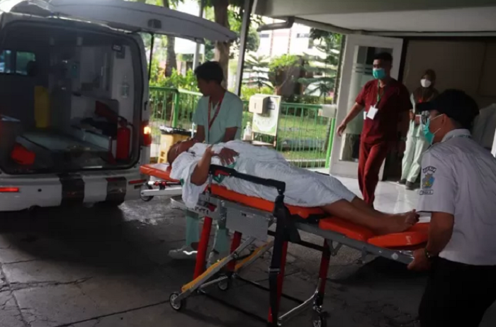 Calon jamaah haji asal Gresik bernama Achwan Darit, 69 harus menunda keberangkatan ke Tanah Suci