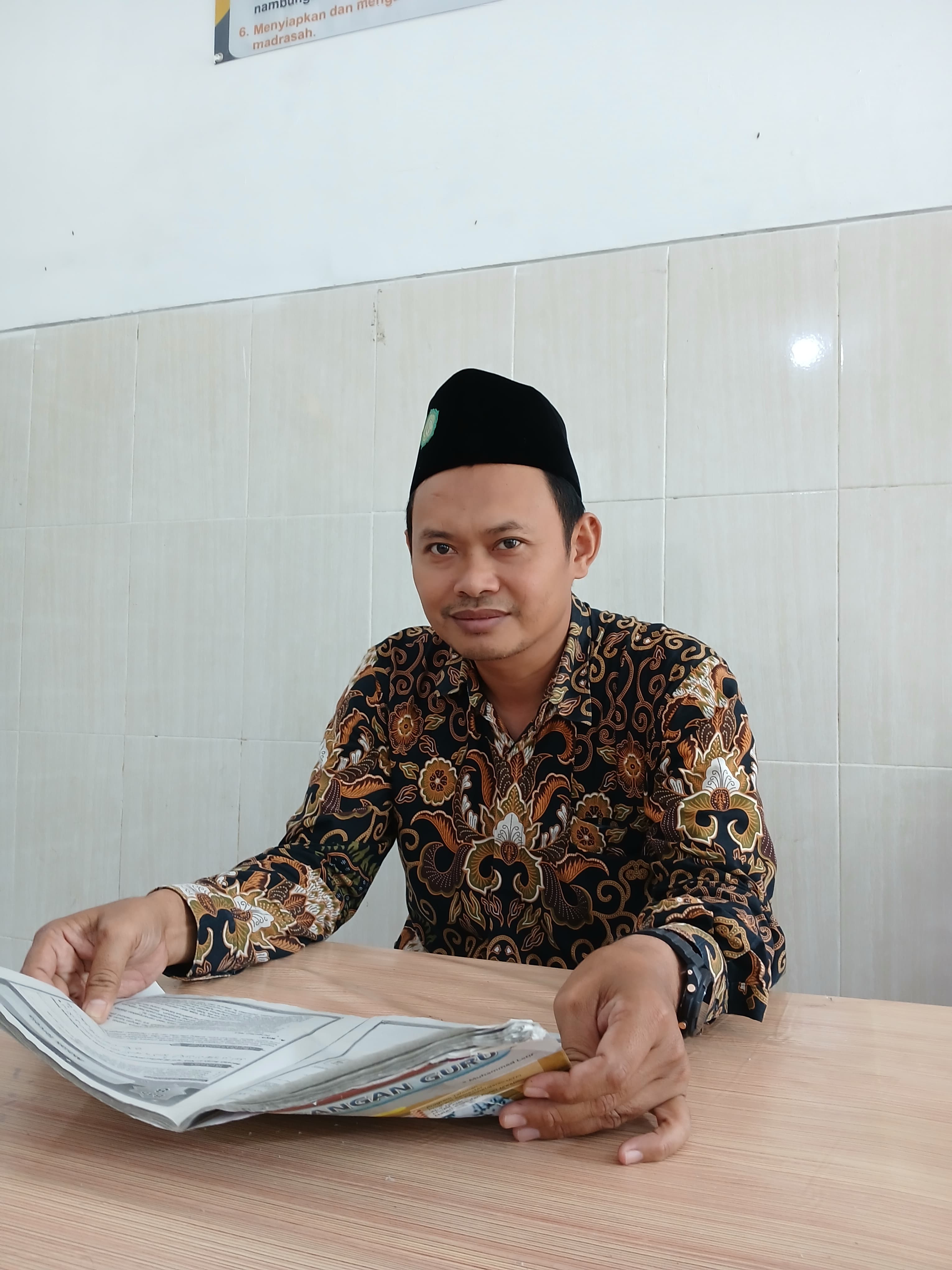 Azharur Rofiqi Guru MTs Maarif Sidomukti