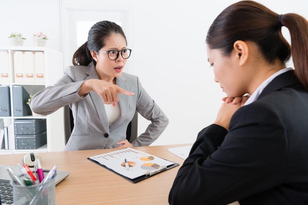 TERTEKAN: Punya teman yang toxic relationship sangat menyedihkan
