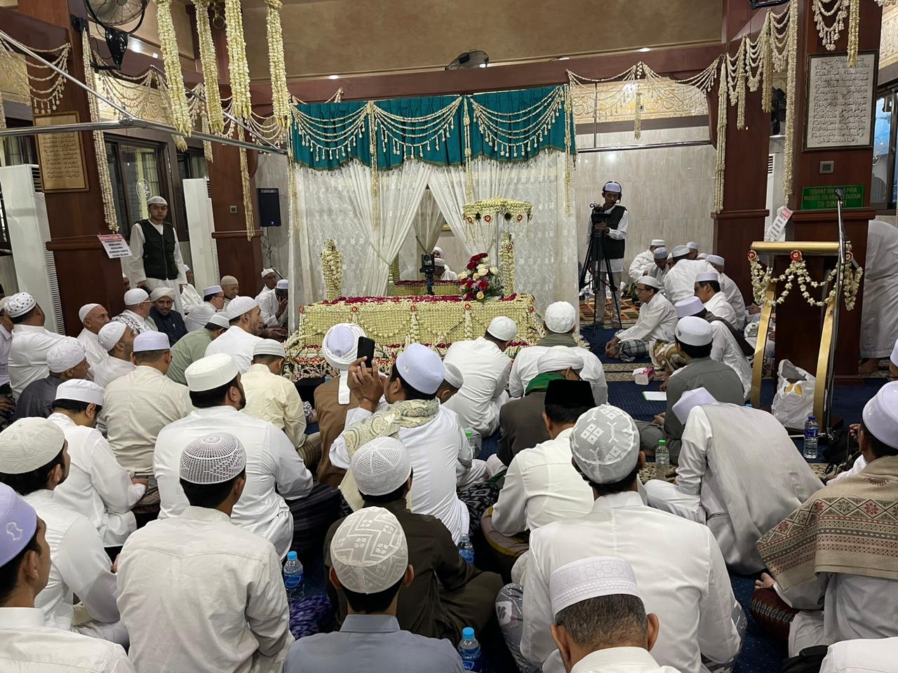 KHUSUK: Makam haul Habib Abu Bakar Assegah penuh dengan jemaah baik dari luar kota maupun mancanegara