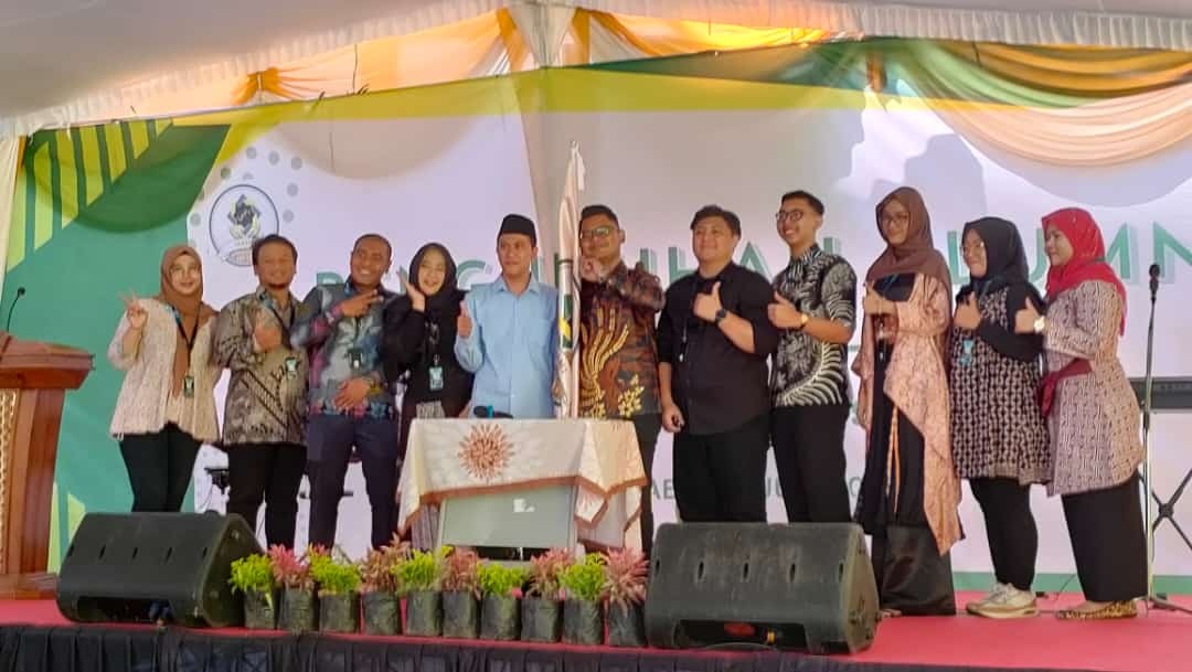 KOMPAK: Ikatan Alumni SMP YIMI dikukuhkan di sekolah.