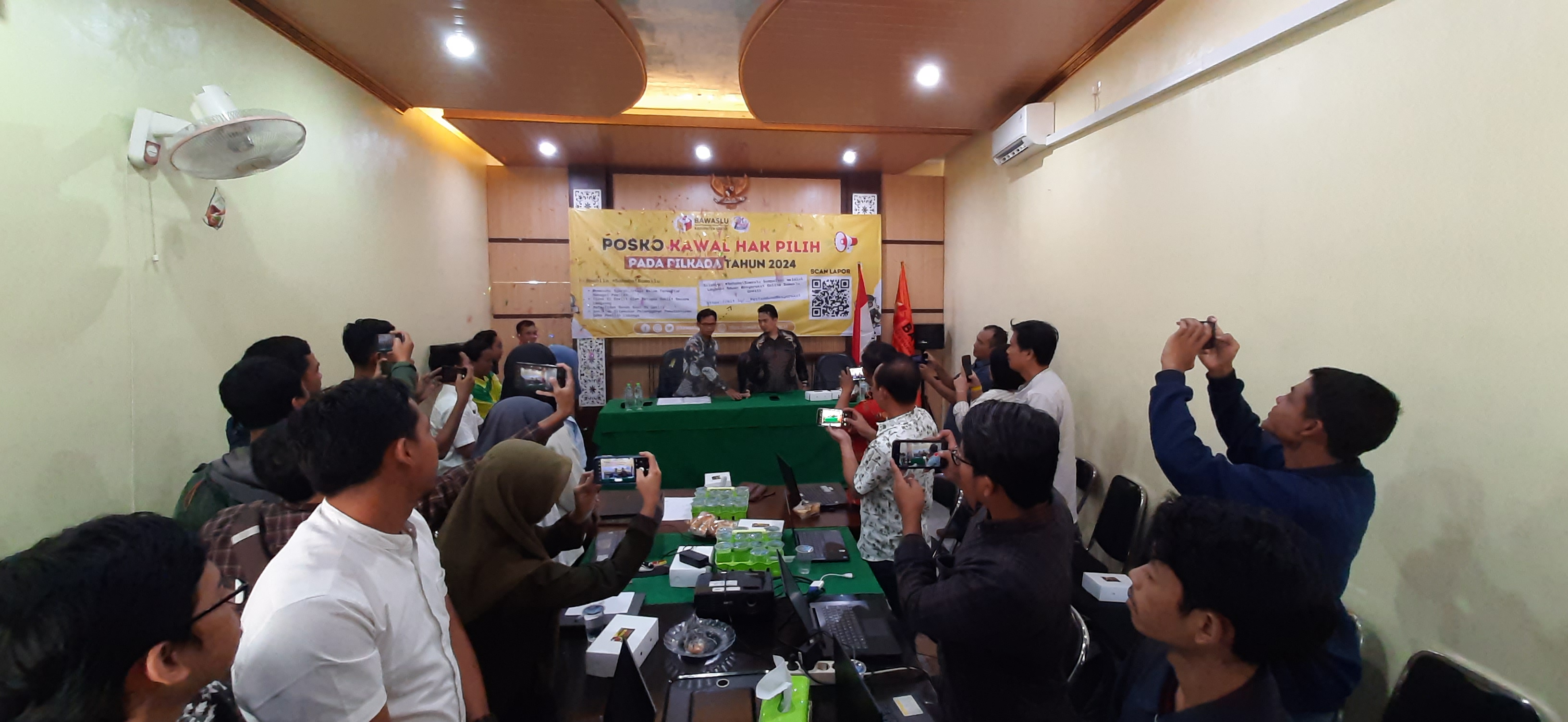 Bawaslu Gresik meresmikan posko kawal hak pemilih tingkat kabupaten.