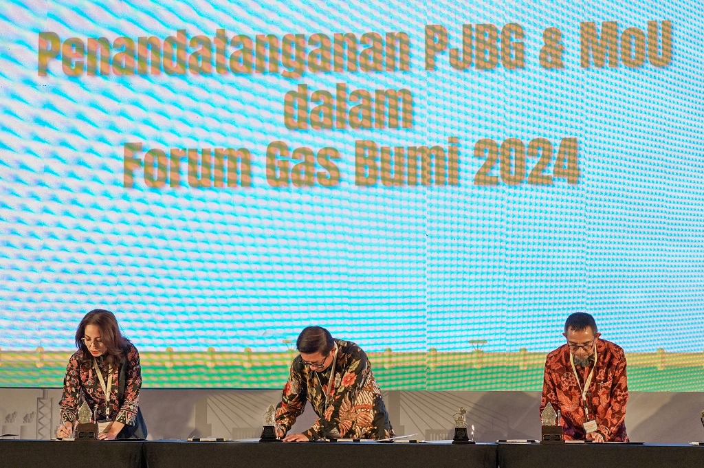 MOU: Direktur Utama Petrokimia Gresik, Dwi Satriyo Annurogo saat MoU untuk membantu mengamankan pasokan gas sebesar 15 BBTUD.