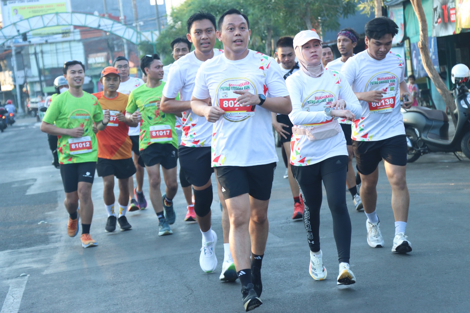 LARI: Kapolres Gresik AKBP Aditya Panji Anom bersama Forkopimda mengikuti Bhayangkara Petro Grissee Run 2024.