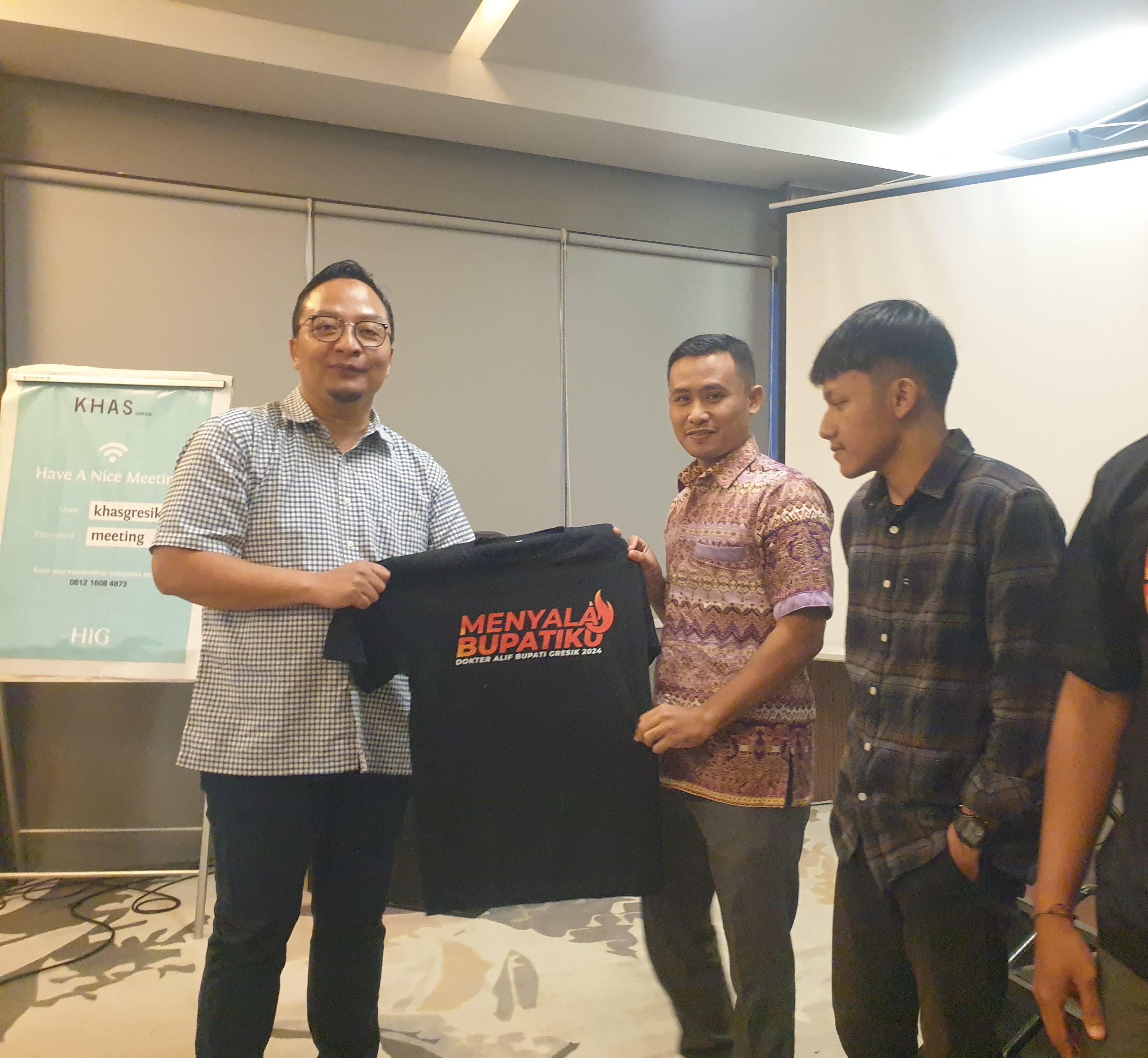 Para pemuda saat menggelar deklarasi mendukung Cabup dr Asluchul Alif.