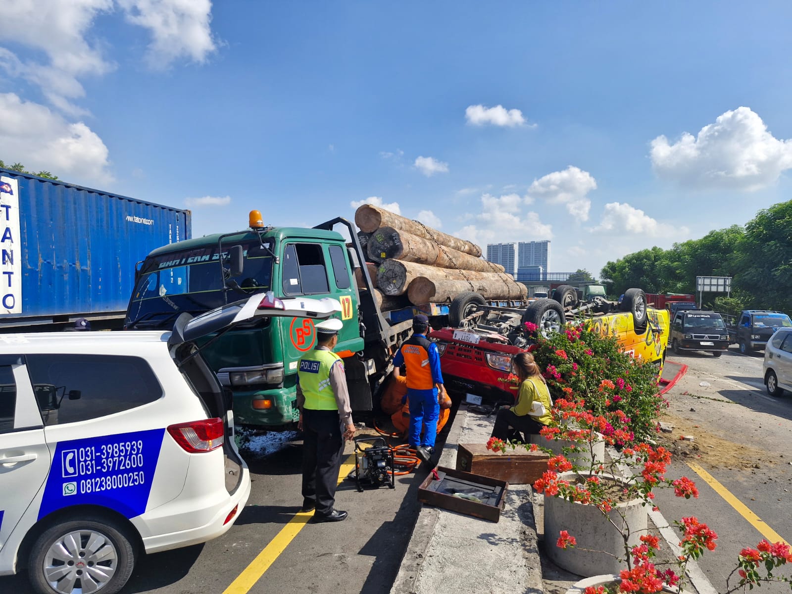 TRAGIS: Kecelakaan maut di Tol Kebomas Gresik