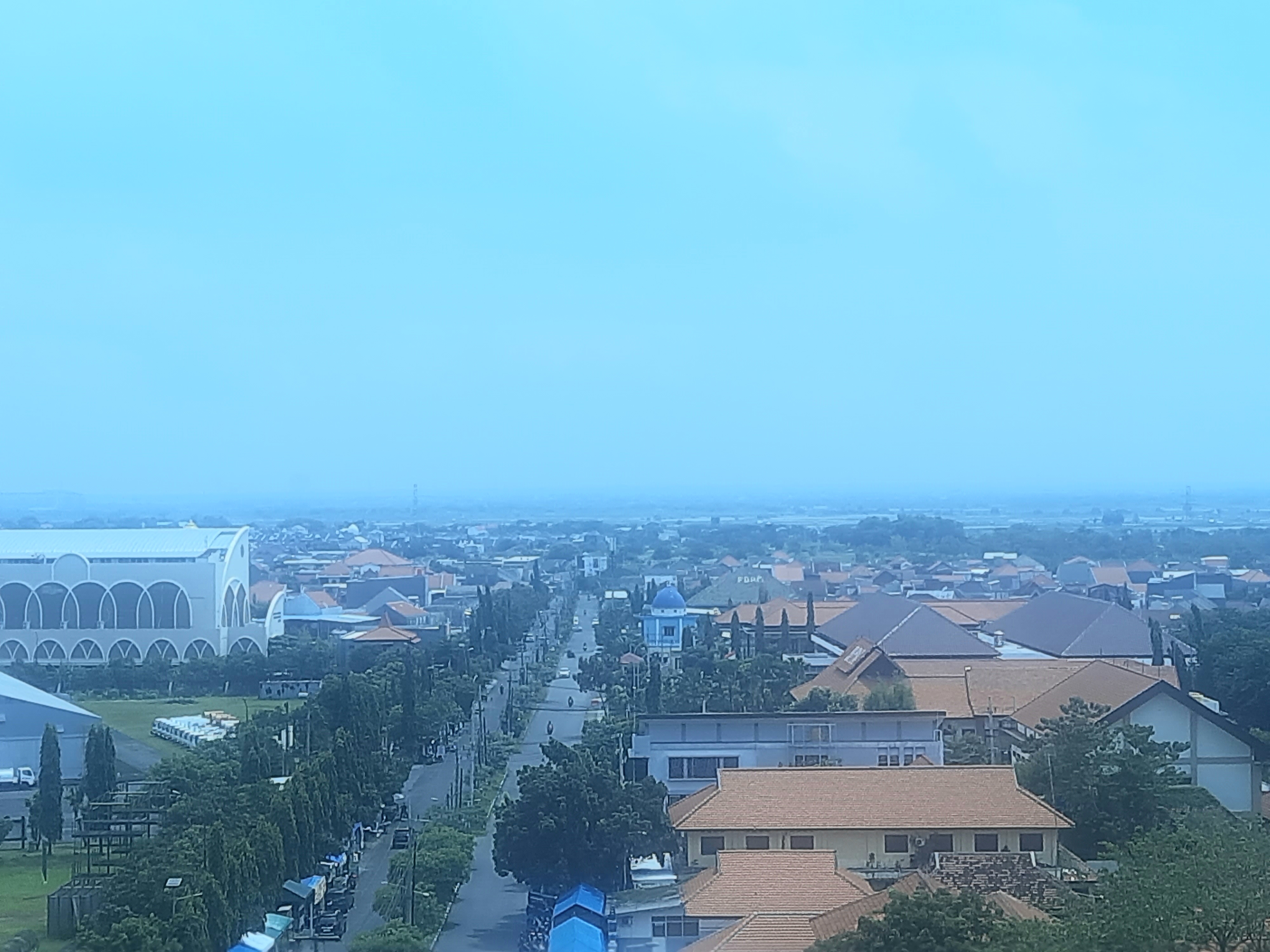 Kondisi wilayah Kabupaten Gresik semakin padat dengan berdirinya banyak industri.