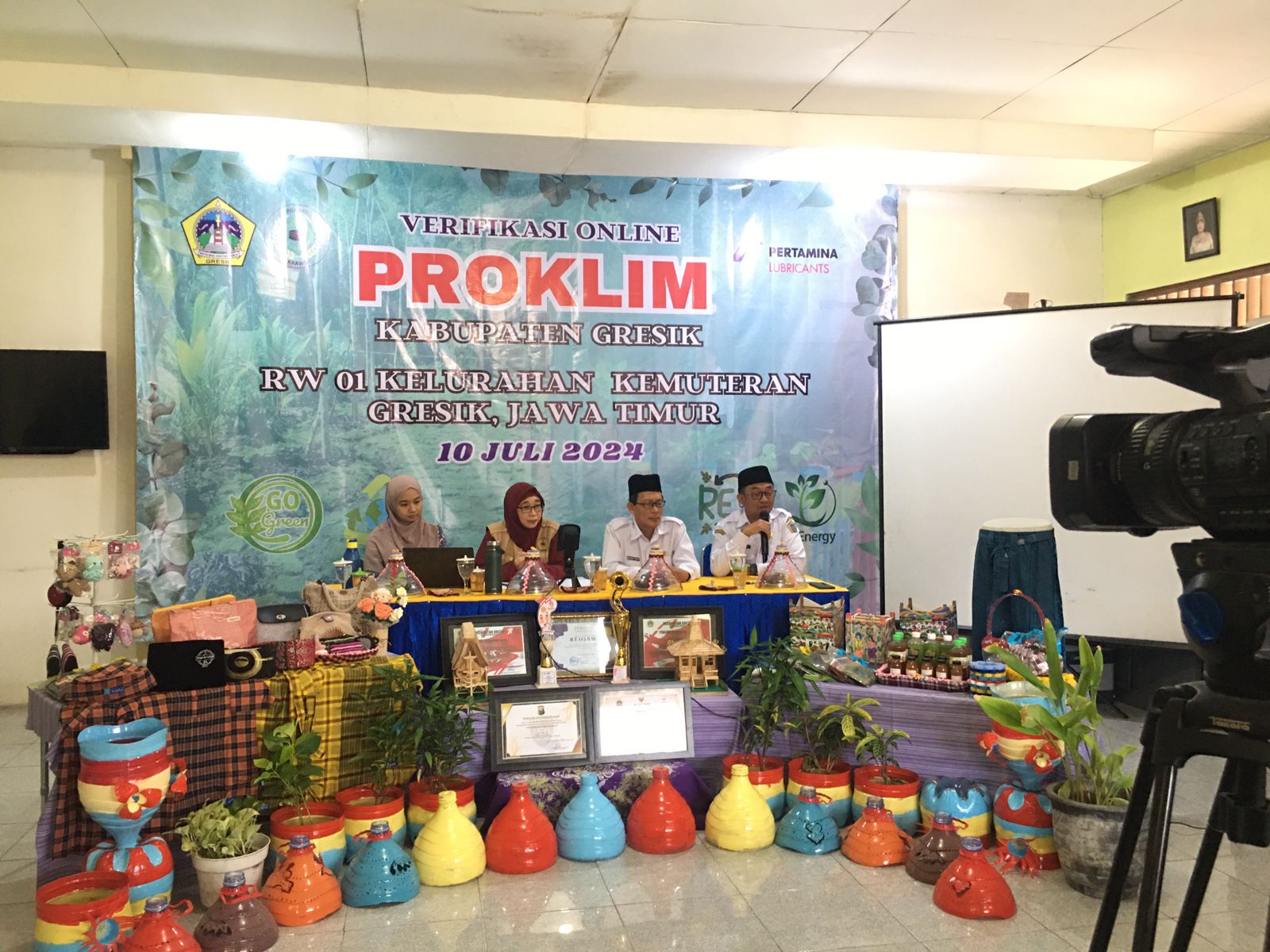RAIH VERIVIKASI KLHK : Proklim Kelurahan Kemuteran merupakan contoh nyata bahwa dengan tekad dan kerjasama, kita dapat menciptakan lingkungan yang lebih hijau dan berkelanjutan.