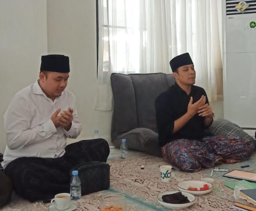 DEKAT ULAMA: Selain sebagai milenial muda yang sukses, Rizaldi Saputra juga dikenal sosok yang religius dan dekat dengan alim ulama.