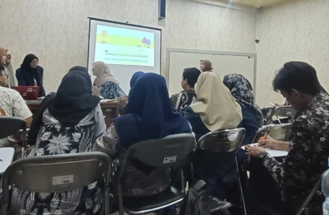 BELAJAR BERSAMA: Mahasiswa Prodi FKIP UMG berinovasi memanfaatkan  teknologi Digital Kahoot! untuk inovasi pembelajaran.