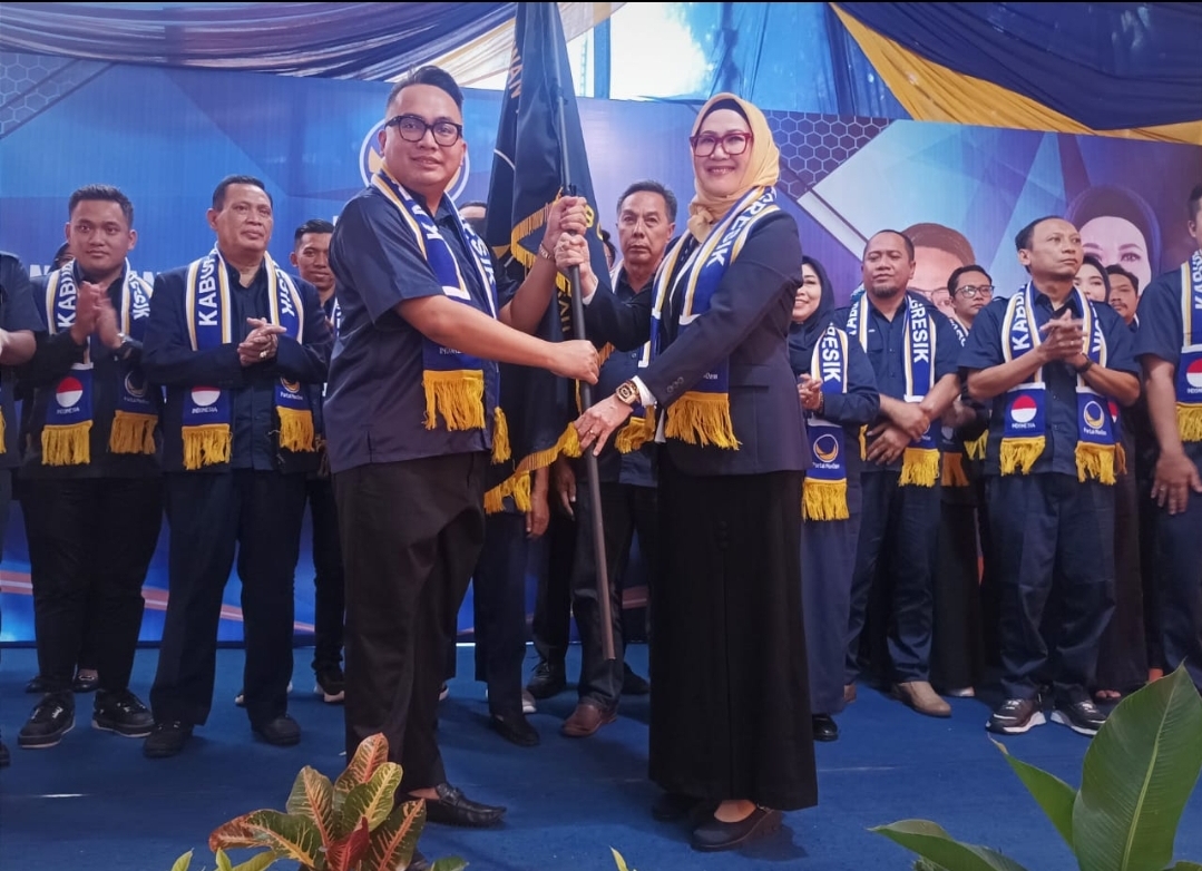 Ketua Dewan Pimpinan Wilayah (DPW) Nasdem Jatim Lita Machfud Arifin saat melantik pengurus DPD Nasdem di bawah kepemimpinan Thoriq Majiddanor.
