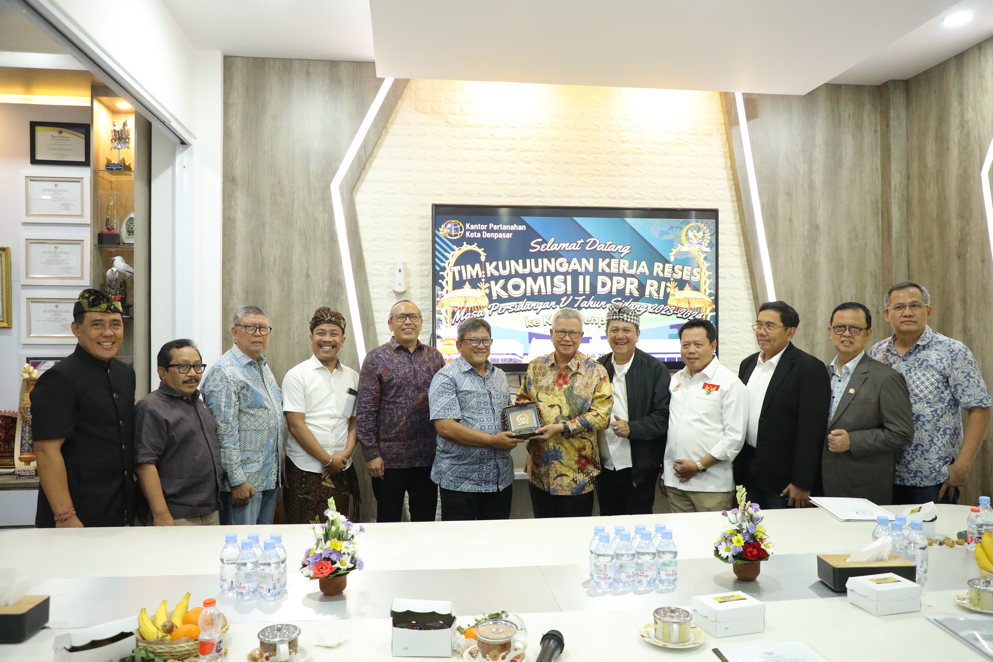 Puji Kinerja : Komisi II DPR RI memberikan apresiasi atas kinerja Kementrian ATR/BPN yang telah mendorong implementasi pendaftaran tanah dan pensertipikatan.