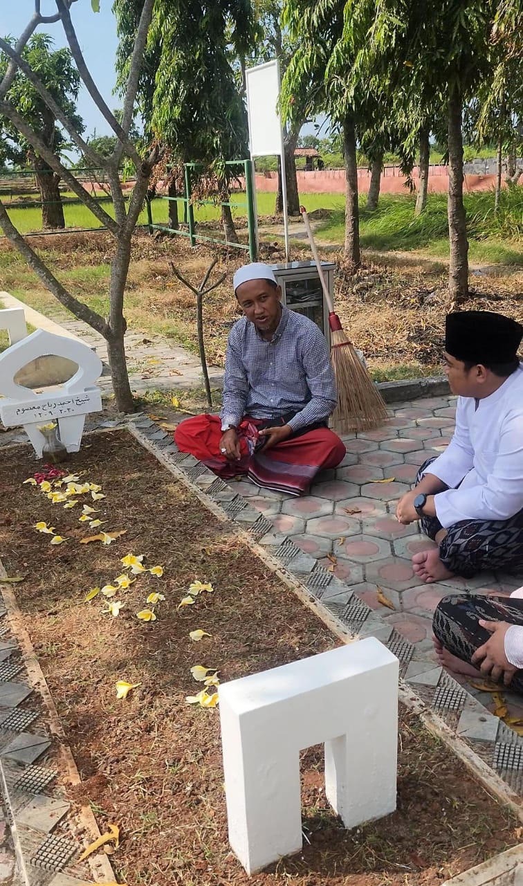 Cabup Gresik Syahrul Munir berziarah ke makam KH. Robbach Ma
