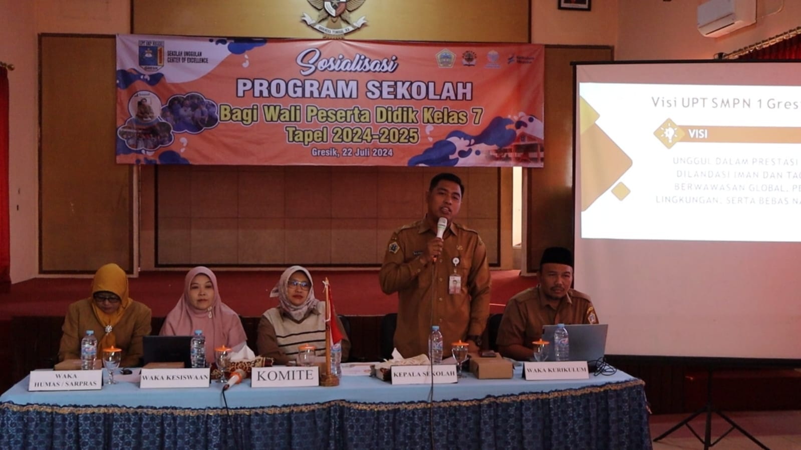 SOSIALISASI: SMPN 1 Gresik menggelar sosialisasi program untuk wali siswa baru.