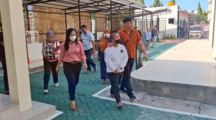 Tersangka BAH digelandang ke Kejari kemudian dijebloskan ke Rutan Banjarsari