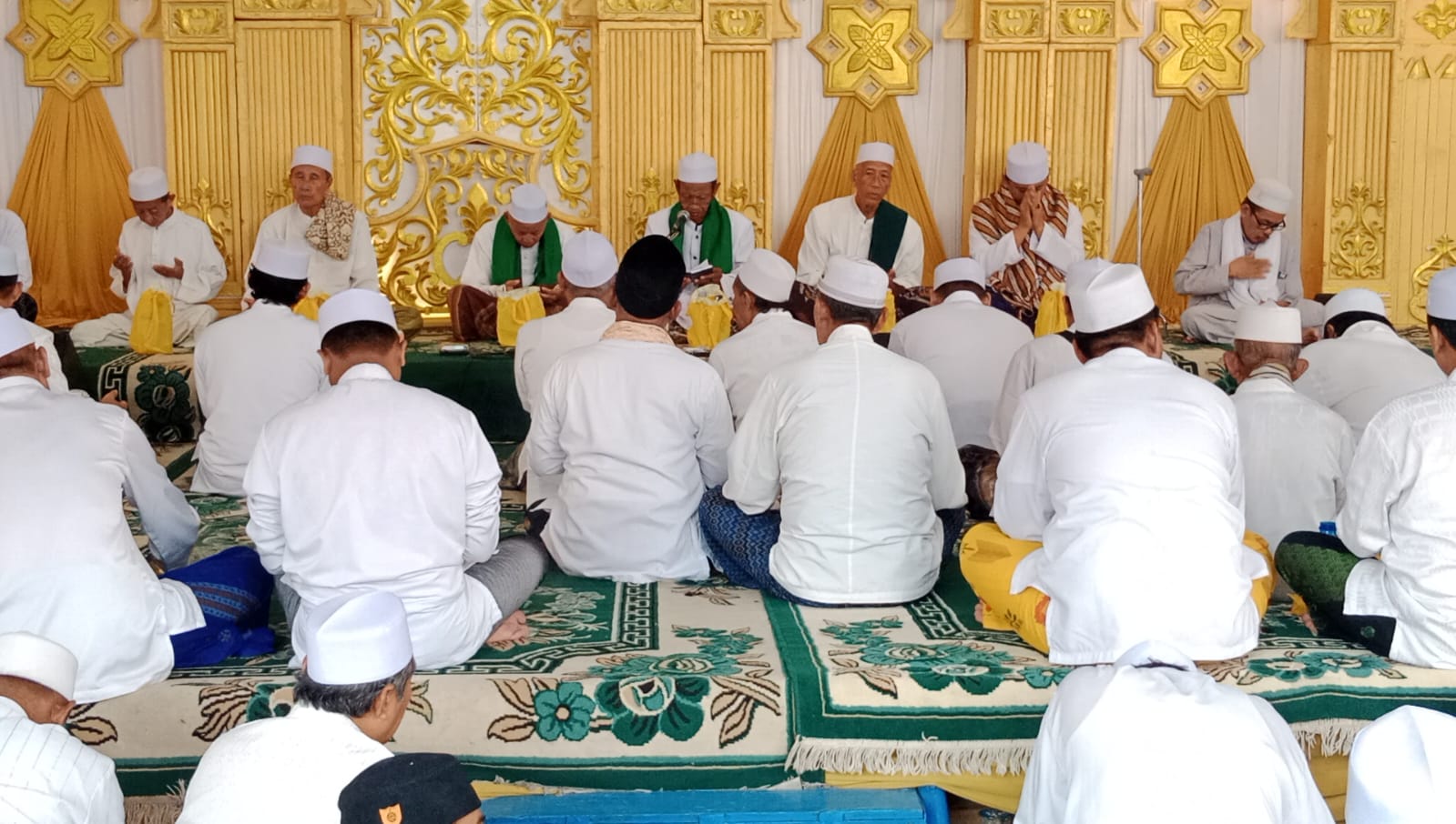 TRADISI: Warga Yosowilangun menggelar  haul untuk meningkatkann keimanan warga.