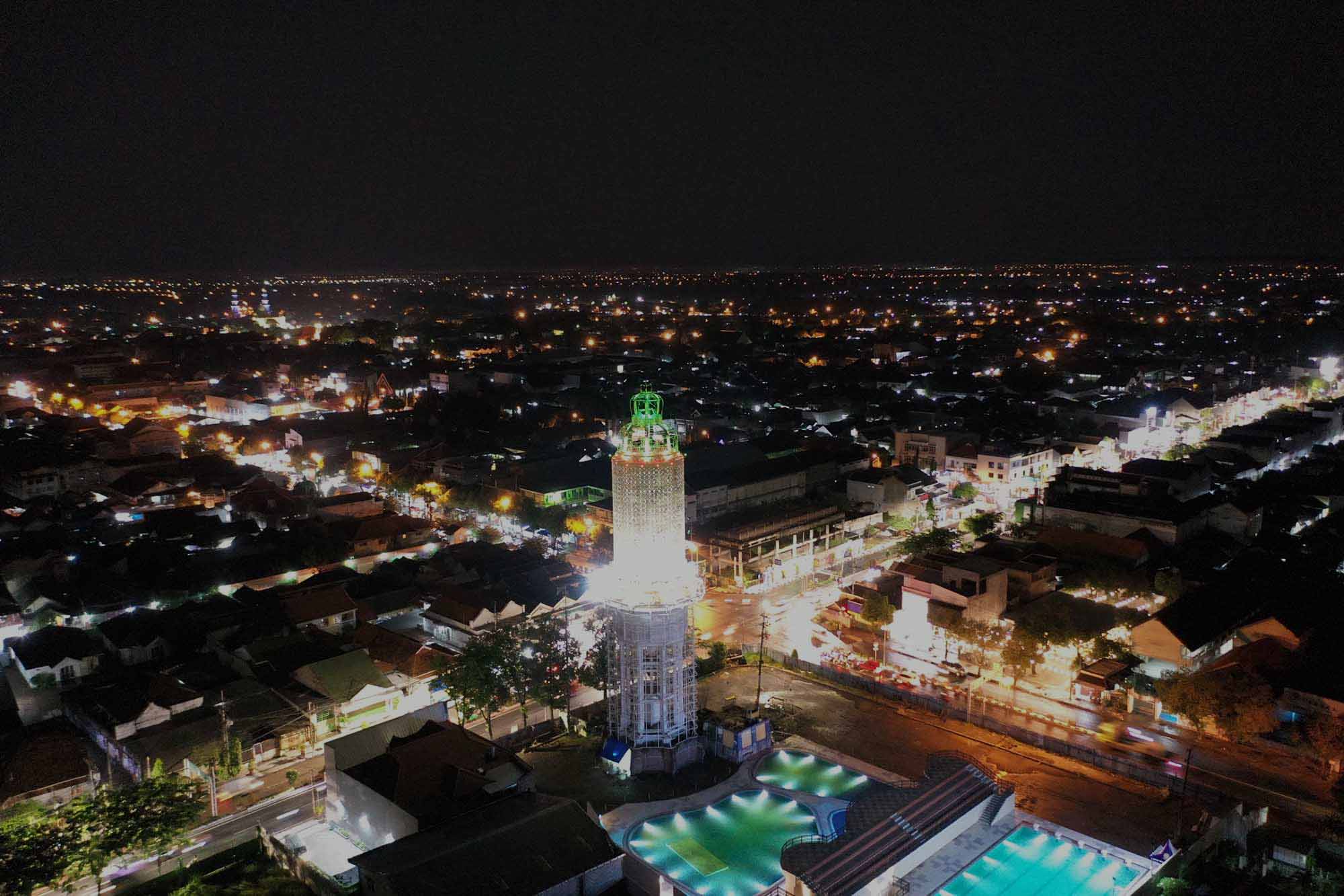 Keindahan Kota Mojokerto, Provinsi Jawa Timur pada malam hari.
