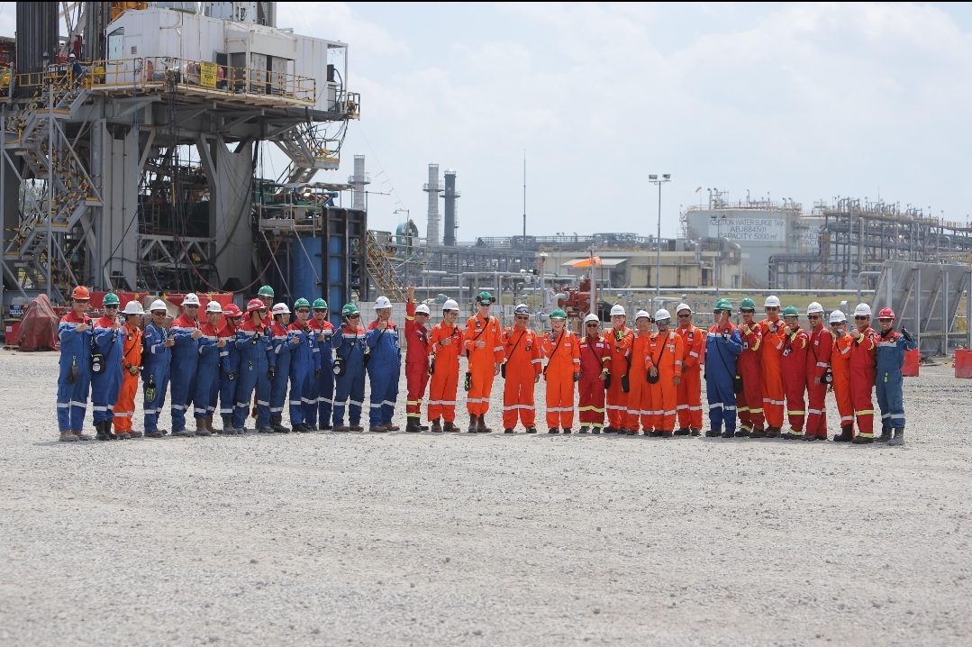 Menteri ESDM Arifin Tasrif, Kepala SKK Migas Dwi Soetjipto dan Presiden ExxonMobil Indonesia Carole Gall saat melihat langsung produksi minyak perdana Banyu Urip Infill Classic (BUIC).