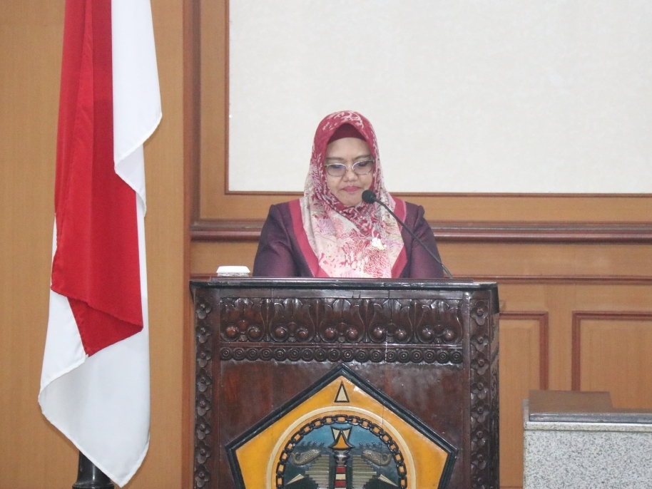 Wabup Gresik Aminatun Habibah saat menyampaikam nota KUA - PPAS tahun 2025.