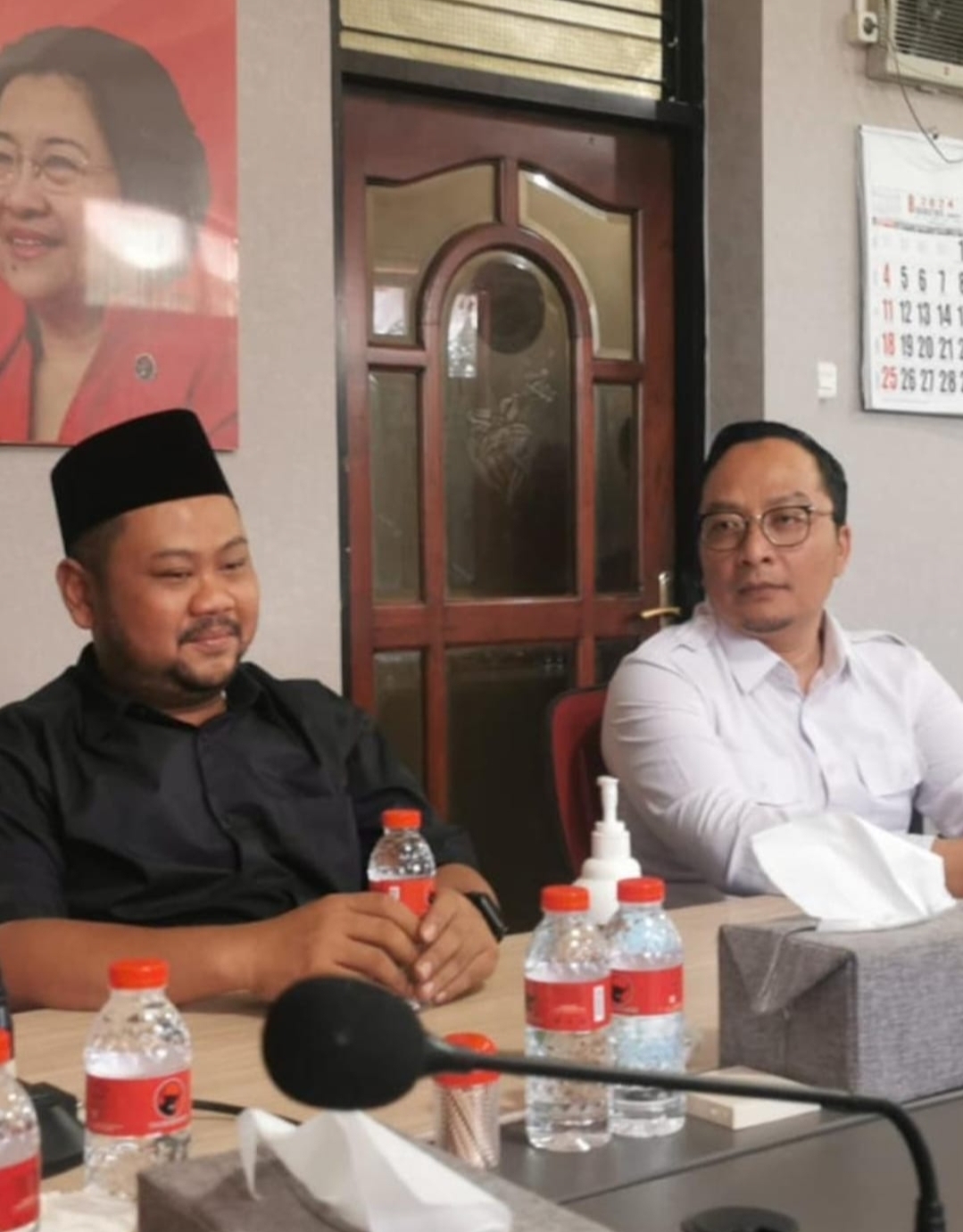 Beredar foto Fandi Akhmad Yani dan dr Asluchul Alif saat berada di DPD PDIP Jatim.